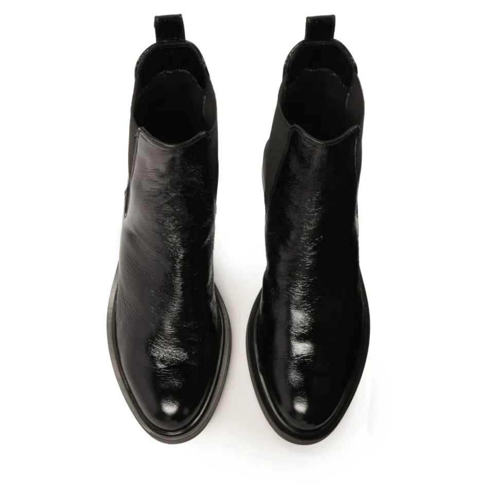Chaussons noirs à effet froissé.Ce produit taille grand.