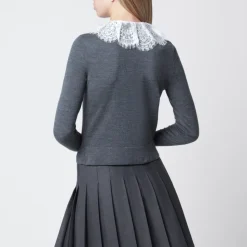 Gilet en maille à col en dentelle