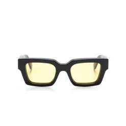 Lunettes de soleil noires avec étui d`origine