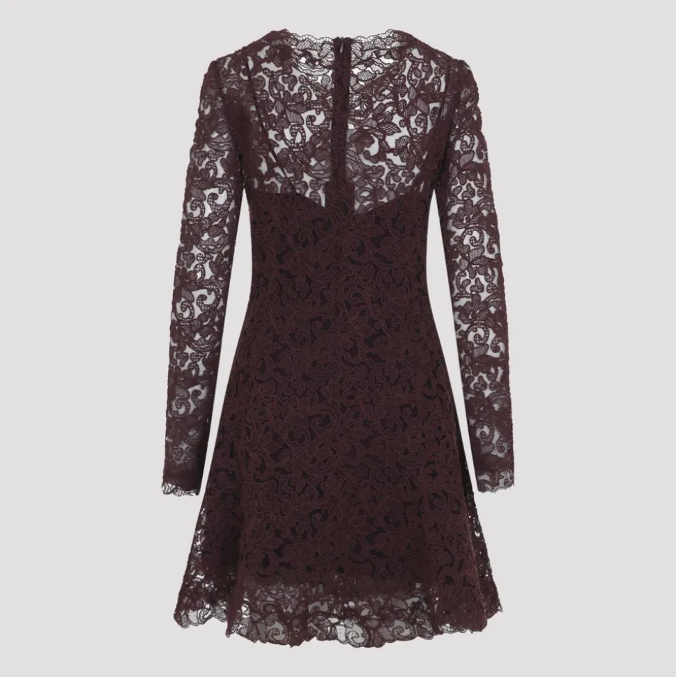Mini-robe en dentelle