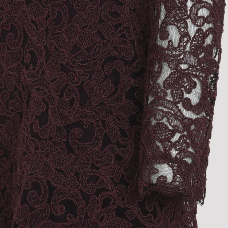 Mini-robe en dentelle