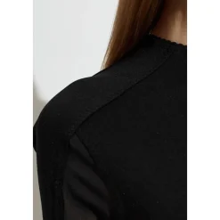 Robe ajustée avec empiècements transparents