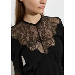 Robe à bordure en dentelle