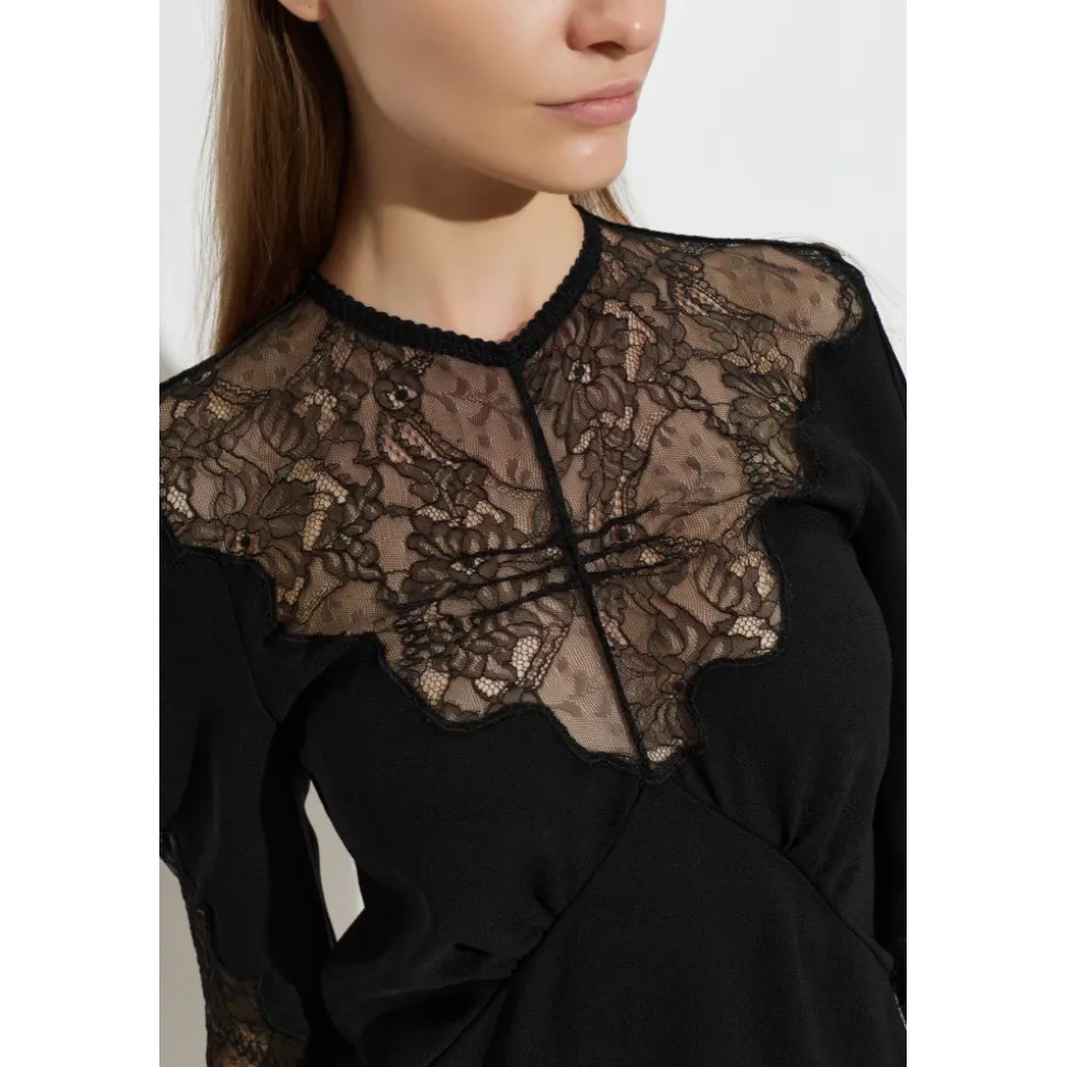 Robe à bordure en dentelle